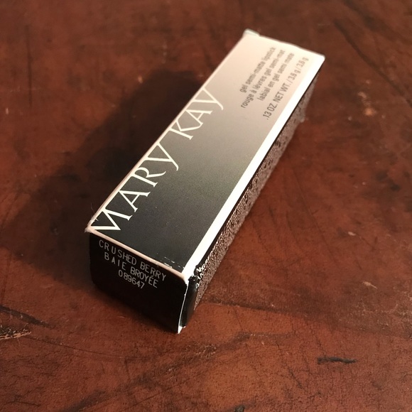 Mary Kay® Gel Semi-Matte Lipstick- Crushed Berry - Picture 3 of 7